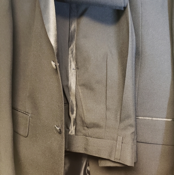 Tuxedo - Picture 12 of 16